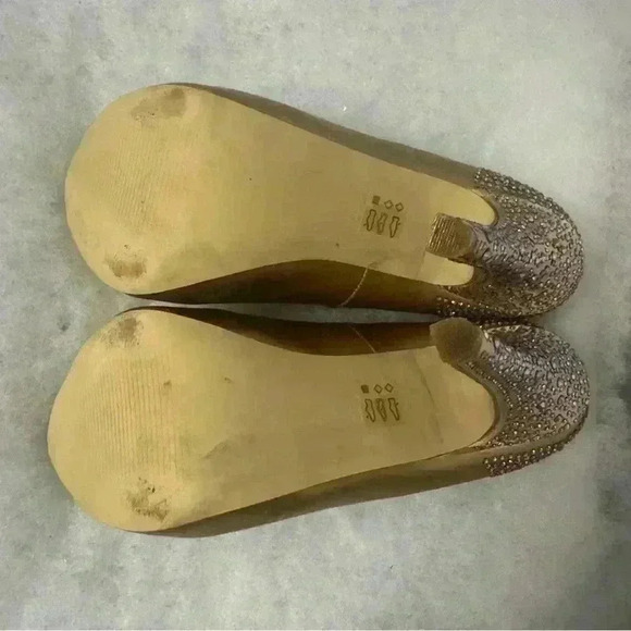 Steve Madden Gold Satin Open Toe 5 1/2” Rhinestones Cover Heels Size 6.5 - Picture 7 of 10